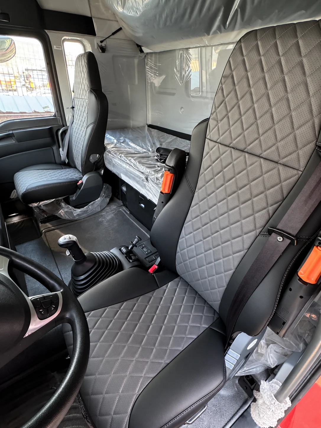 Чехлы сидений SITRAK C7H / HOWO T5G — экокожа