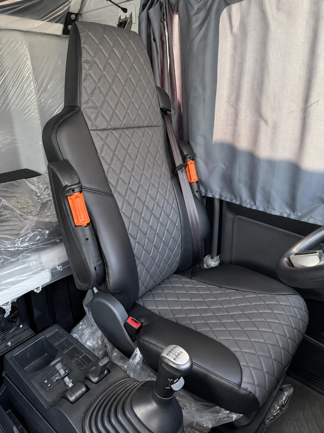 Чехлы сидений SITRAK C7H / HOWO T5G — экокожа